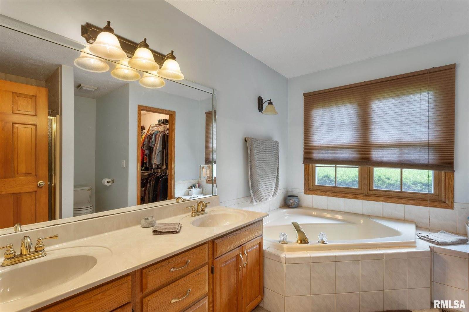 1010 Meadows Circle, Bettendorf, IA 52722