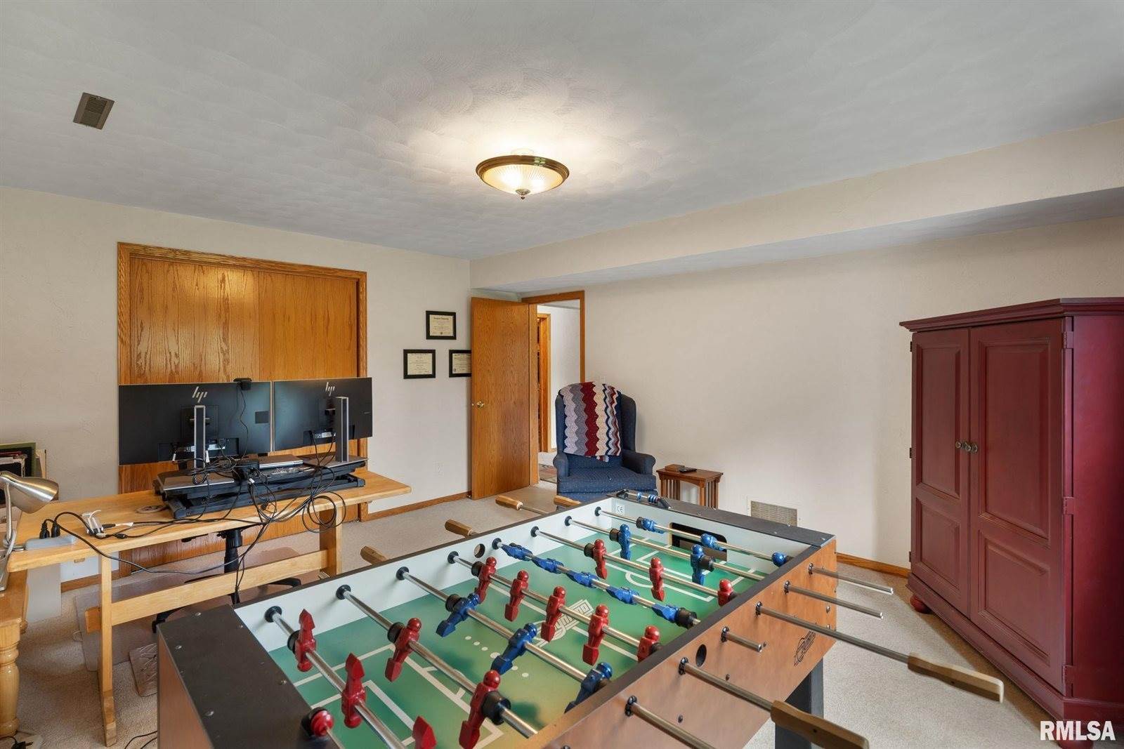 1010 Meadows Circle, Bettendorf, IA 52722