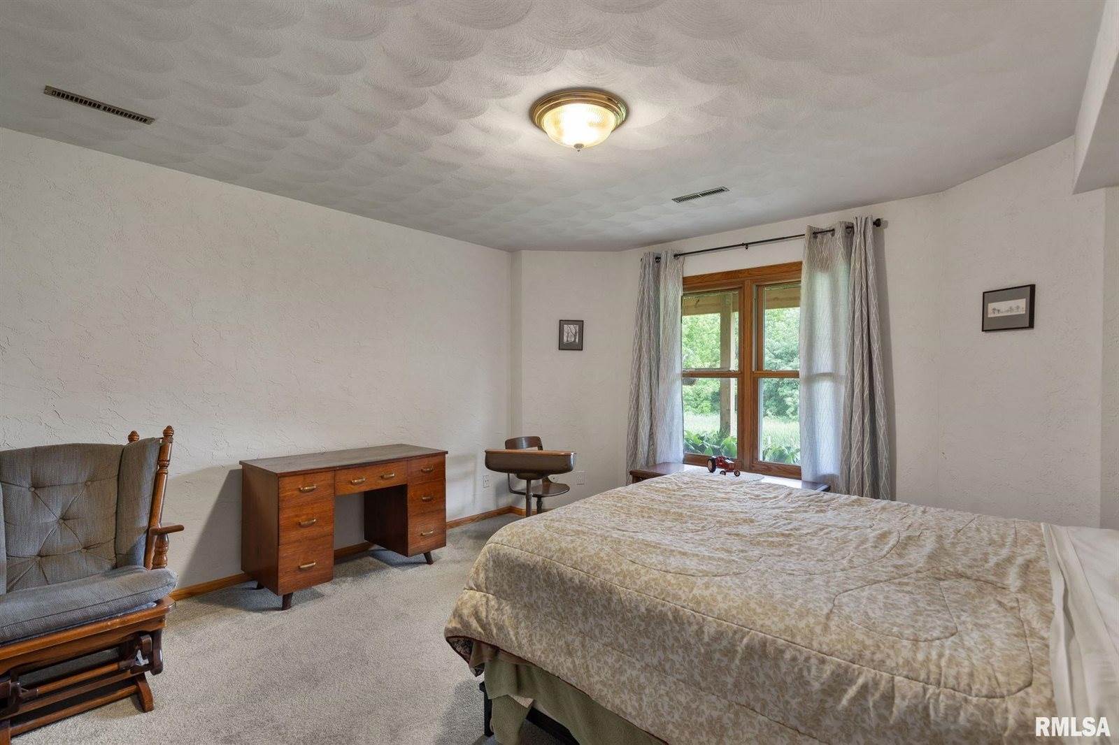 1010 Meadows Circle, Bettendorf, IA 52722