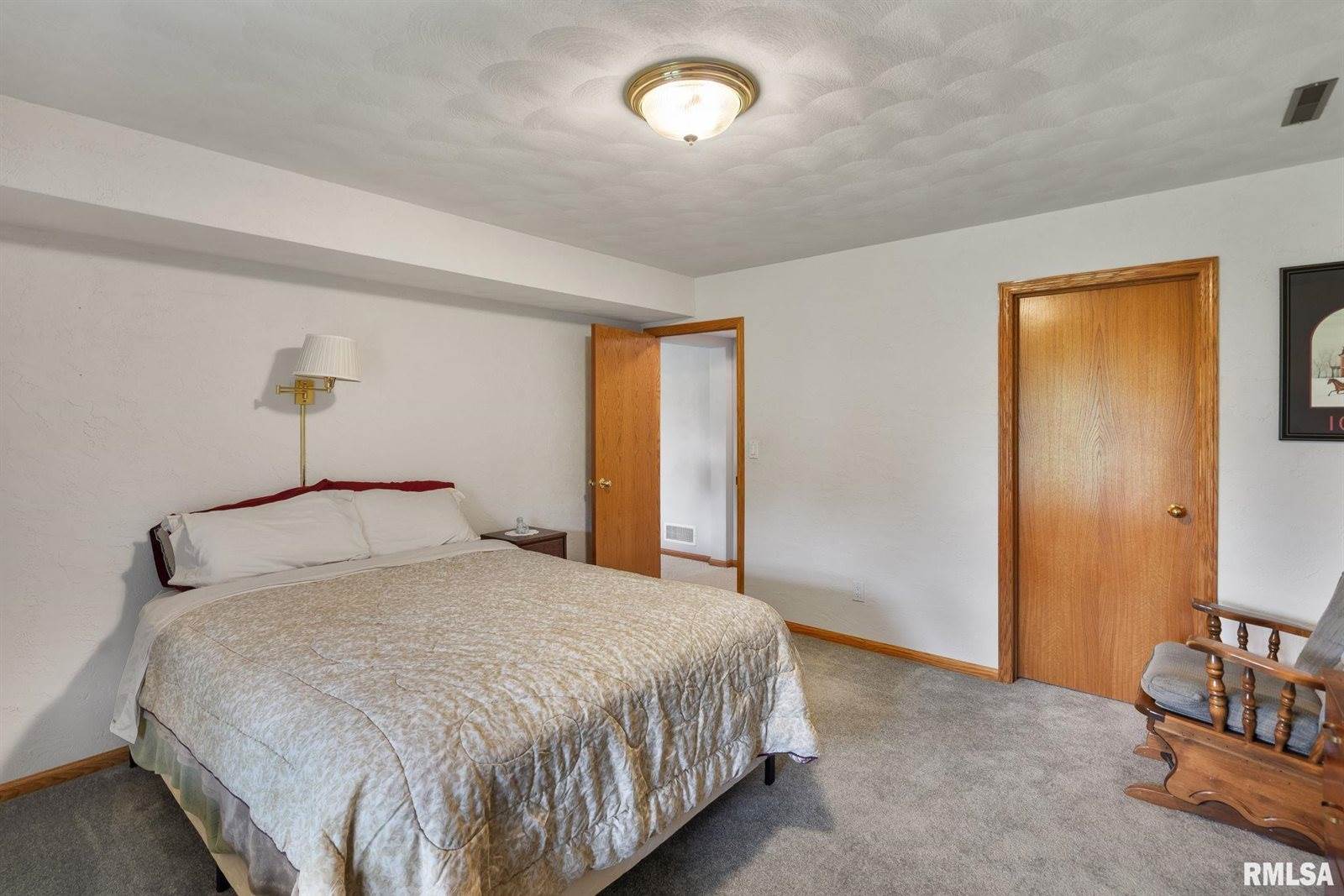 1010 Meadows Circle, Bettendorf, IA 52722