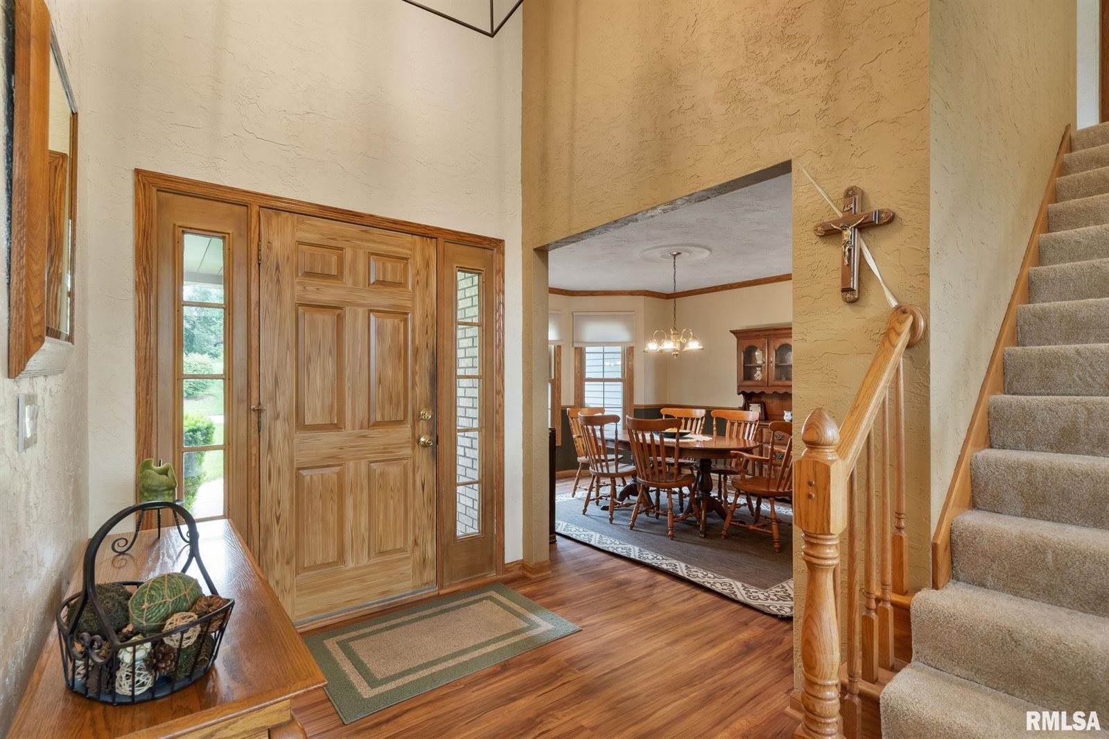 1010 Meadows Circle, Bettendorf, IA 52722