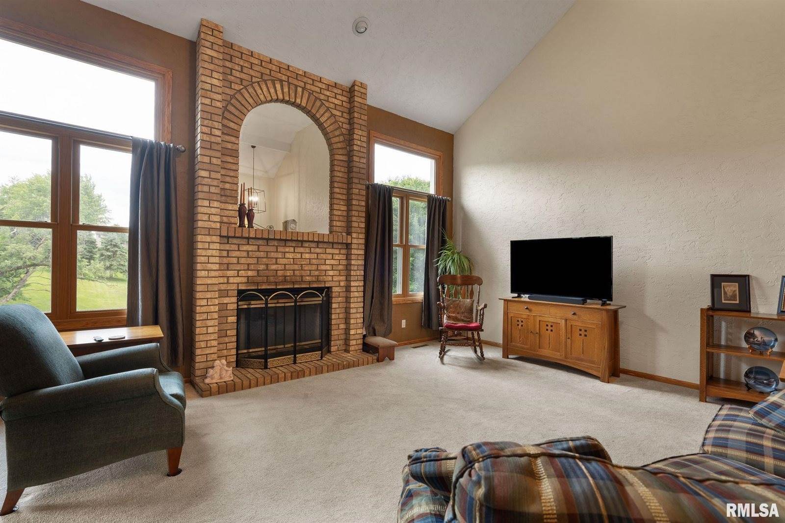 1010 Meadows Circle, Bettendorf, IA 52722