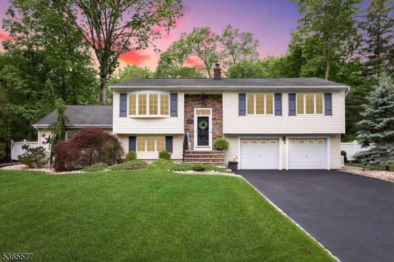 114 Fawn Ridge Dr, Long Hill Township, NJ 07946