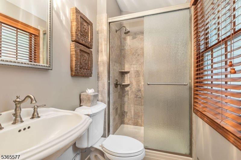 114 Fawn Ridge Dr, Long Hill Township, NJ 07946