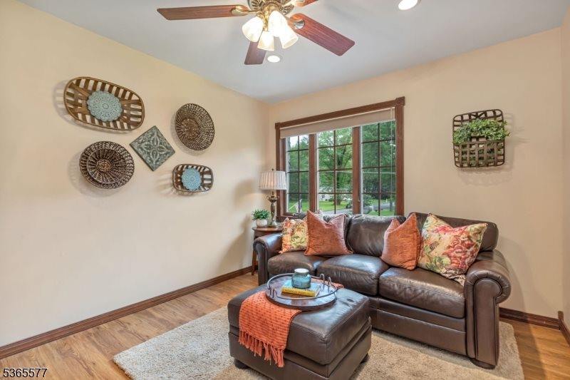 114 Fawn Ridge Dr, Long Hill Township, NJ 07946