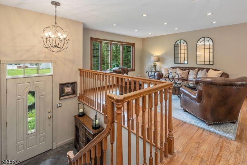 114 Fawn Ridge Dr, Long Hill Township, NJ 07946