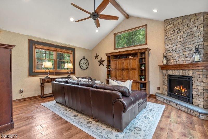 114 Fawn Ridge Dr, Long Hill Township, NJ 07946