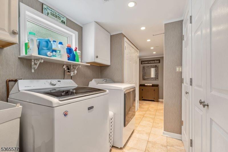 114 Fawn Ridge Dr, Long Hill Township, NJ 07946