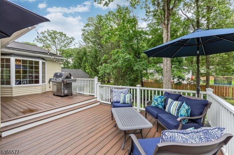 114 Fawn Ridge Dr, Long Hill Township, NJ 07946