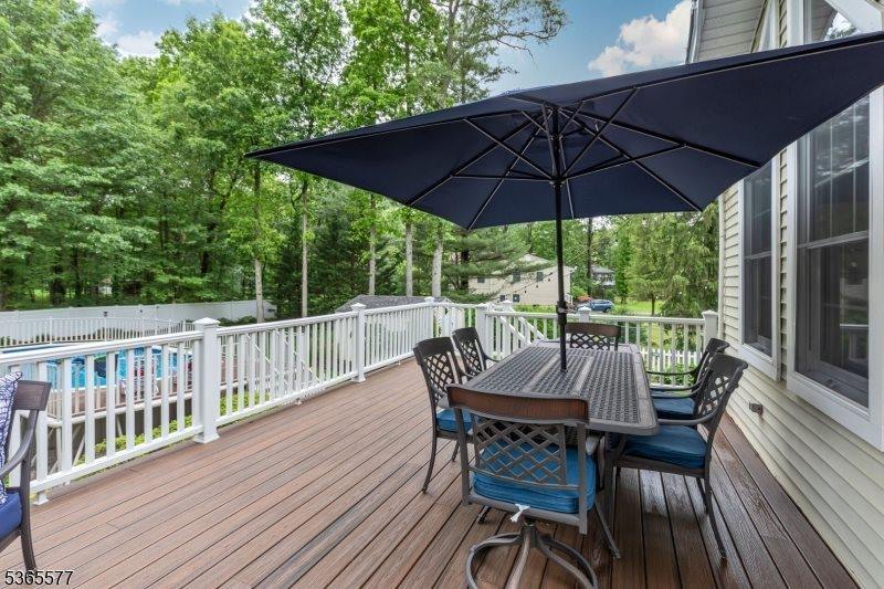 114 Fawn Ridge Dr, Long Hill Township, NJ 07946