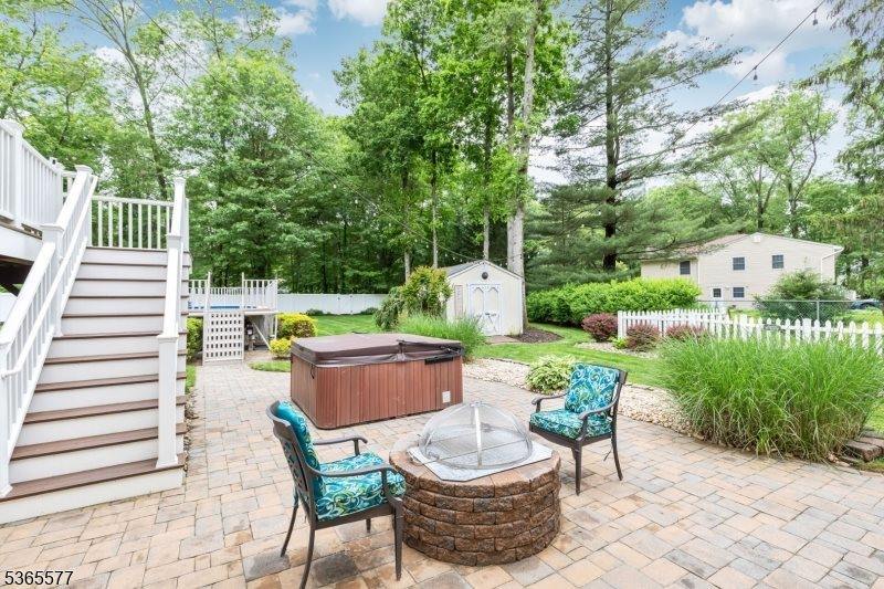 114 Fawn Ridge Dr, Long Hill Township, NJ 07946