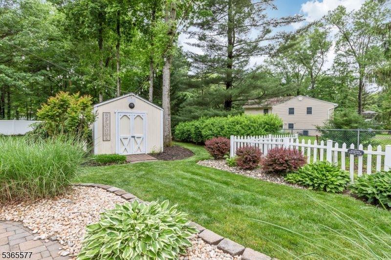 114 Fawn Ridge Dr, Long Hill Township, NJ 07946