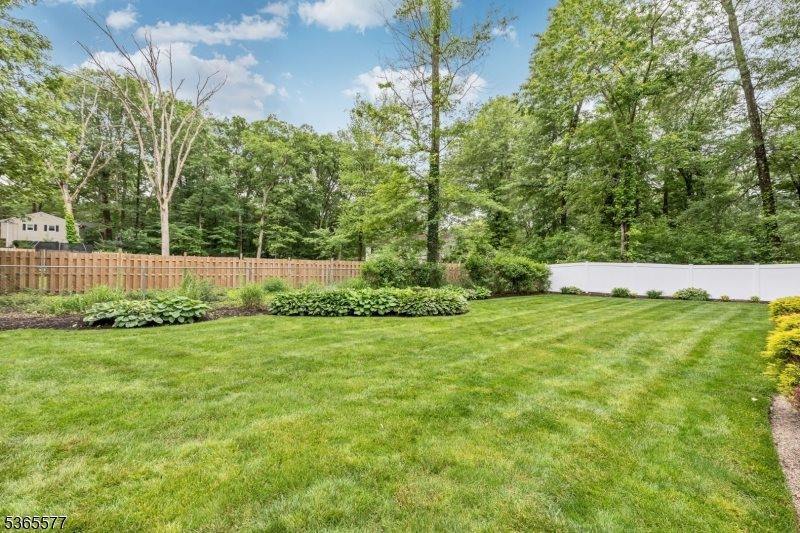 114 Fawn Ridge Dr, Long Hill Township, NJ 07946