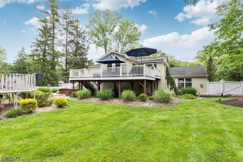 114 Fawn Ridge Dr, Long Hill Township, NJ 07946