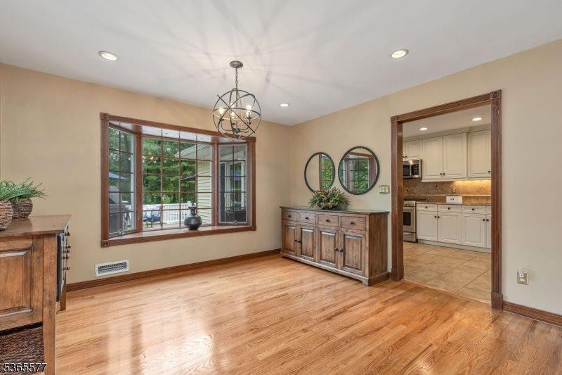 114 Fawn Ridge Dr, Long Hill Township, NJ 07946