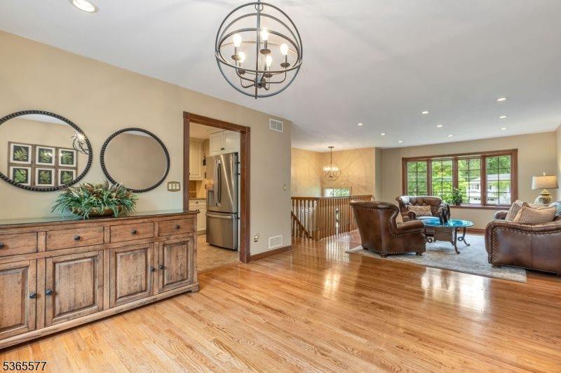 114 Fawn Ridge Dr, Long Hill Township, NJ 07946