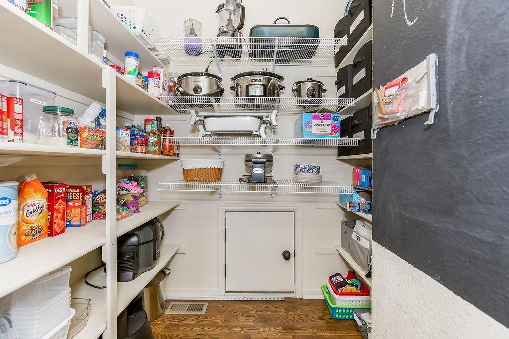 900 Buckeye Lane, Pleasant Hill, MO 64080