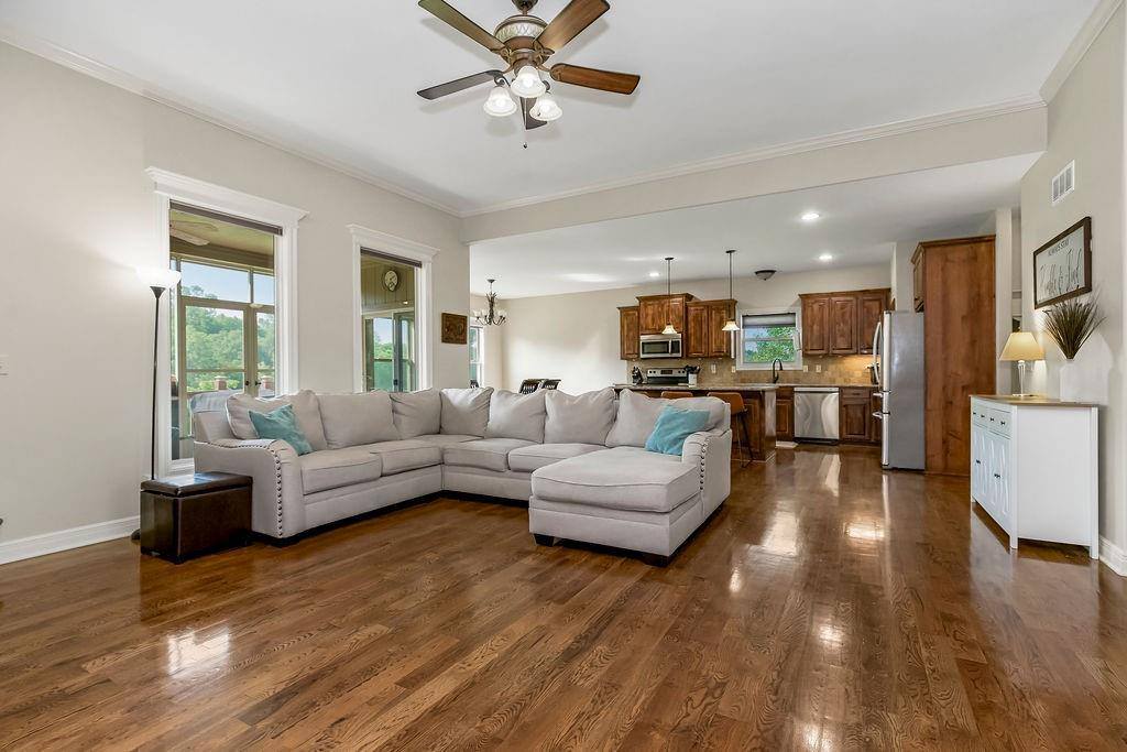 900 Buckeye Lane, Pleasant Hill, MO 64080