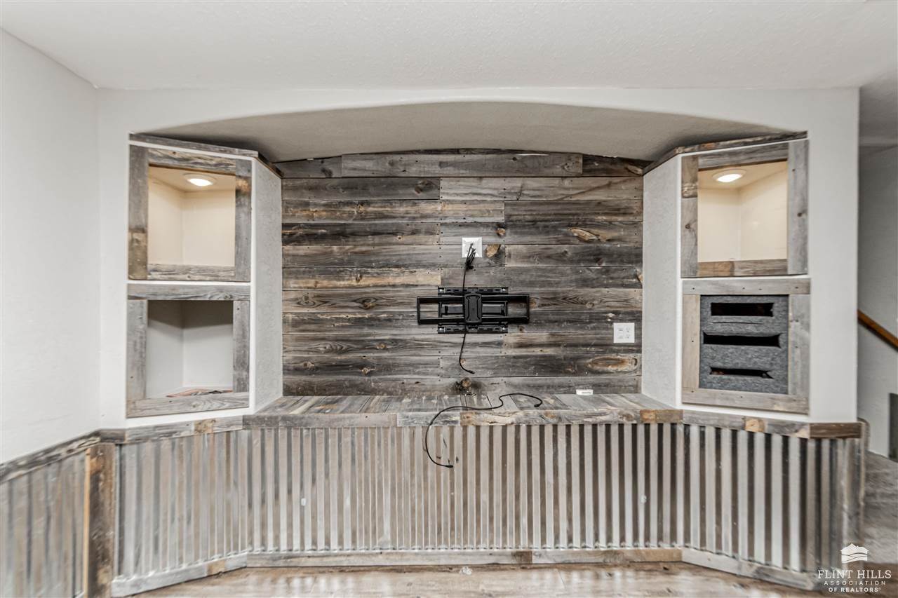 2505 Old Highway 40, Junction City, KS 66441