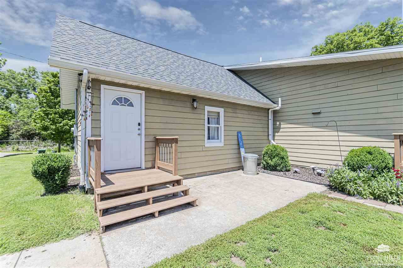 2505 Old Highway 40, Junction City, KS 66441