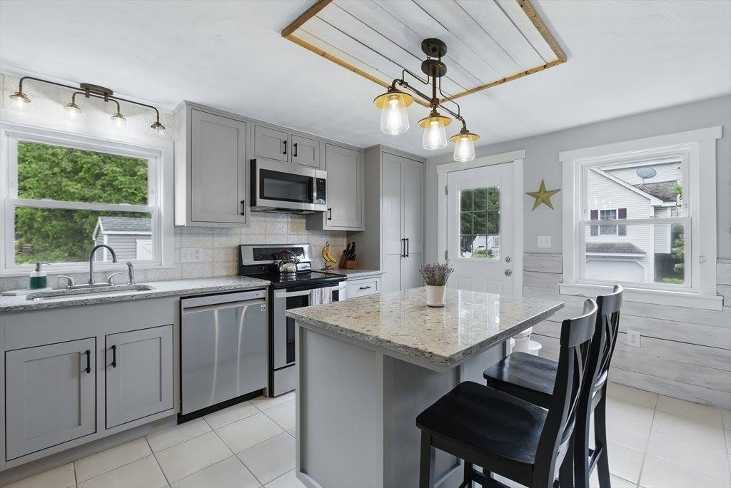 332 Treble Cove Rd, Billerica, MA 01862