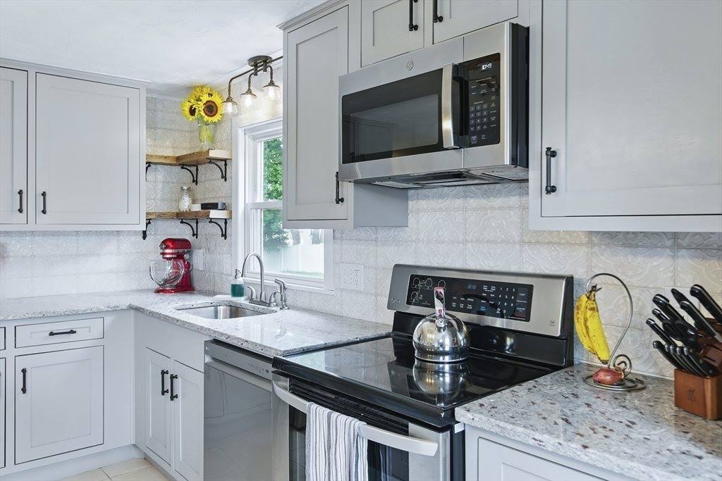 332 Treble Cove Rd, Billerica, MA 01862