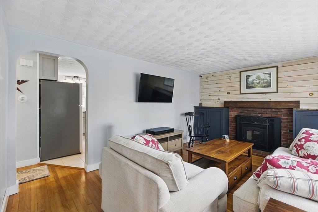 332 Treble Cove Rd, Billerica, MA 01862