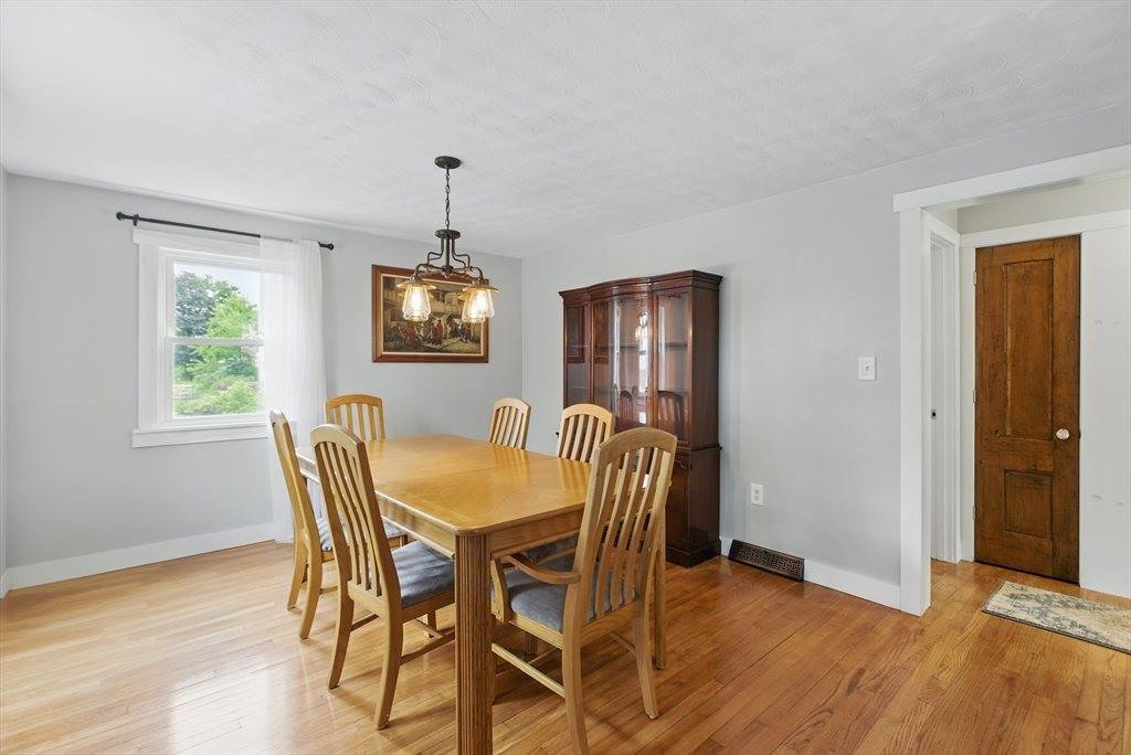 332 Treble Cove Rd, Billerica, MA 01862