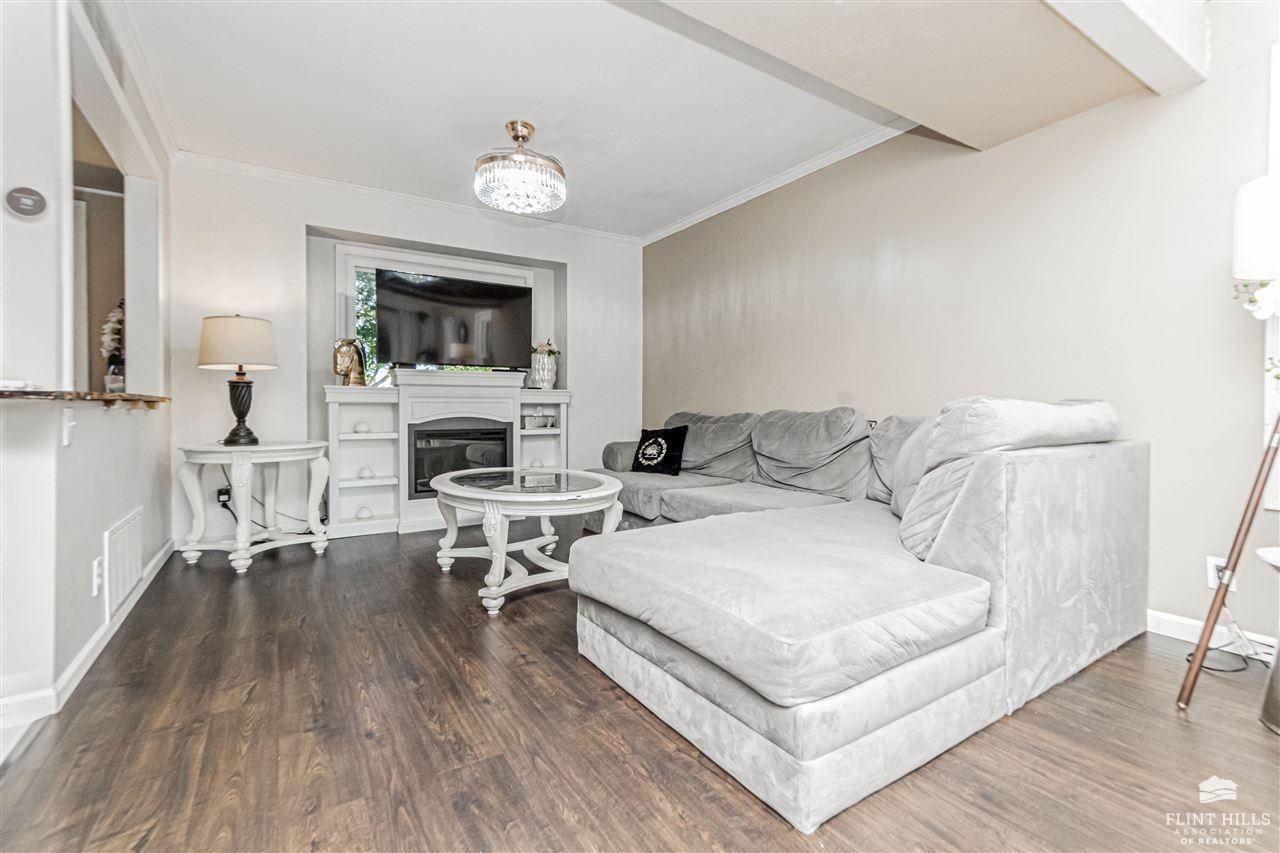 302 Arapahoe Court, Junction City, KS 66441