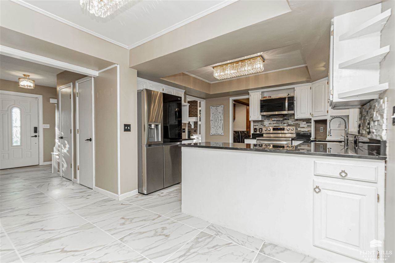 302 Arapahoe Court, Junction City, KS 66441