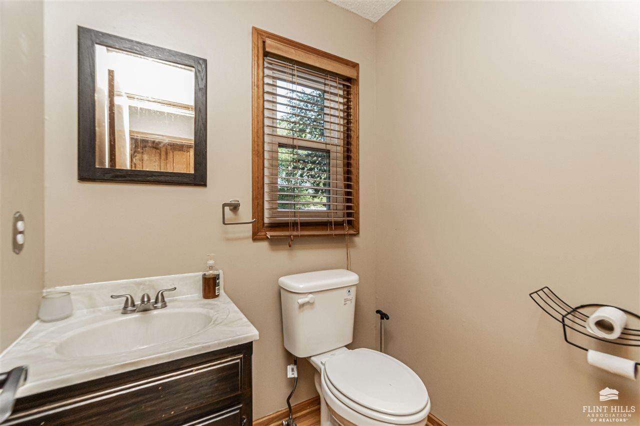 302 Arapahoe Court, Junction City, KS 66441