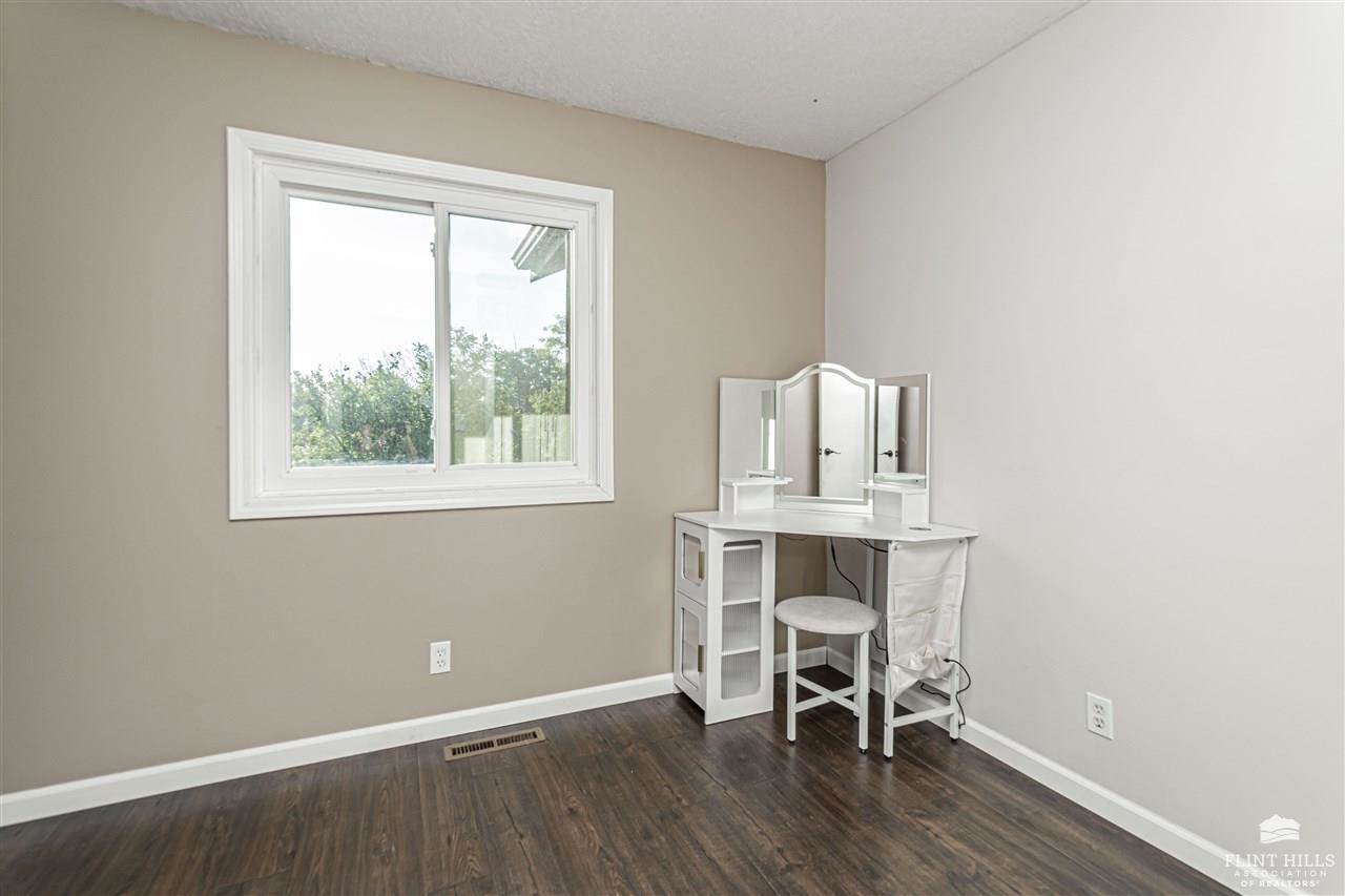 302 Arapahoe Court, Junction City, KS 66441