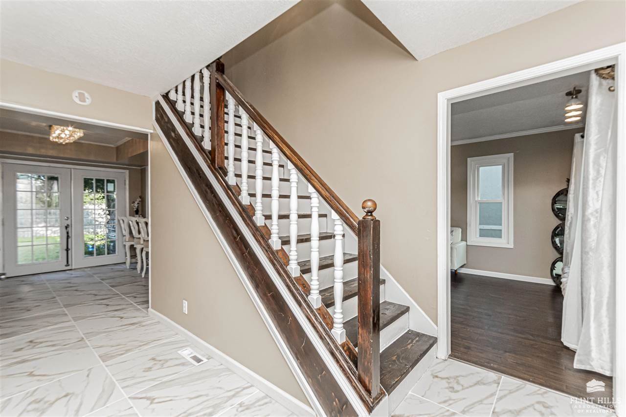 302 Arapahoe Court, Junction City, KS 66441