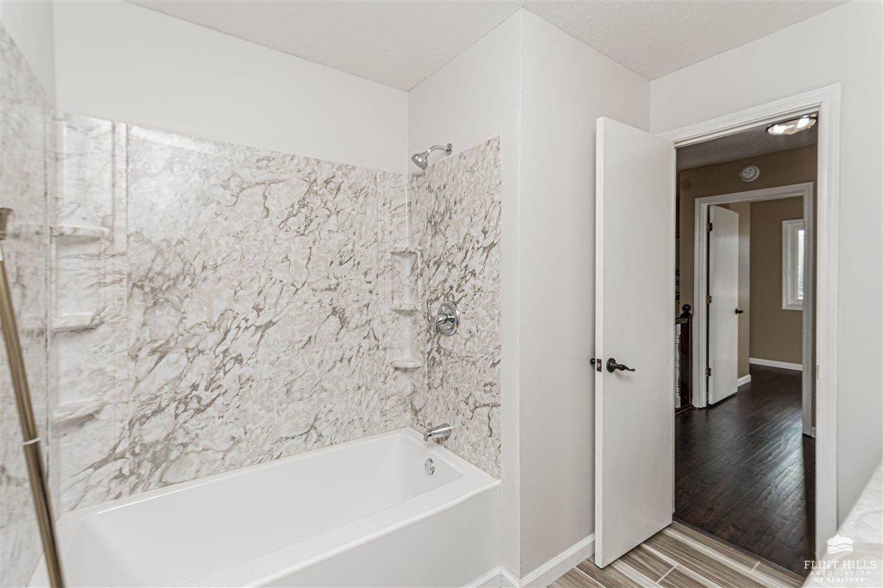 302 Arapahoe Court, Junction City, KS 66441