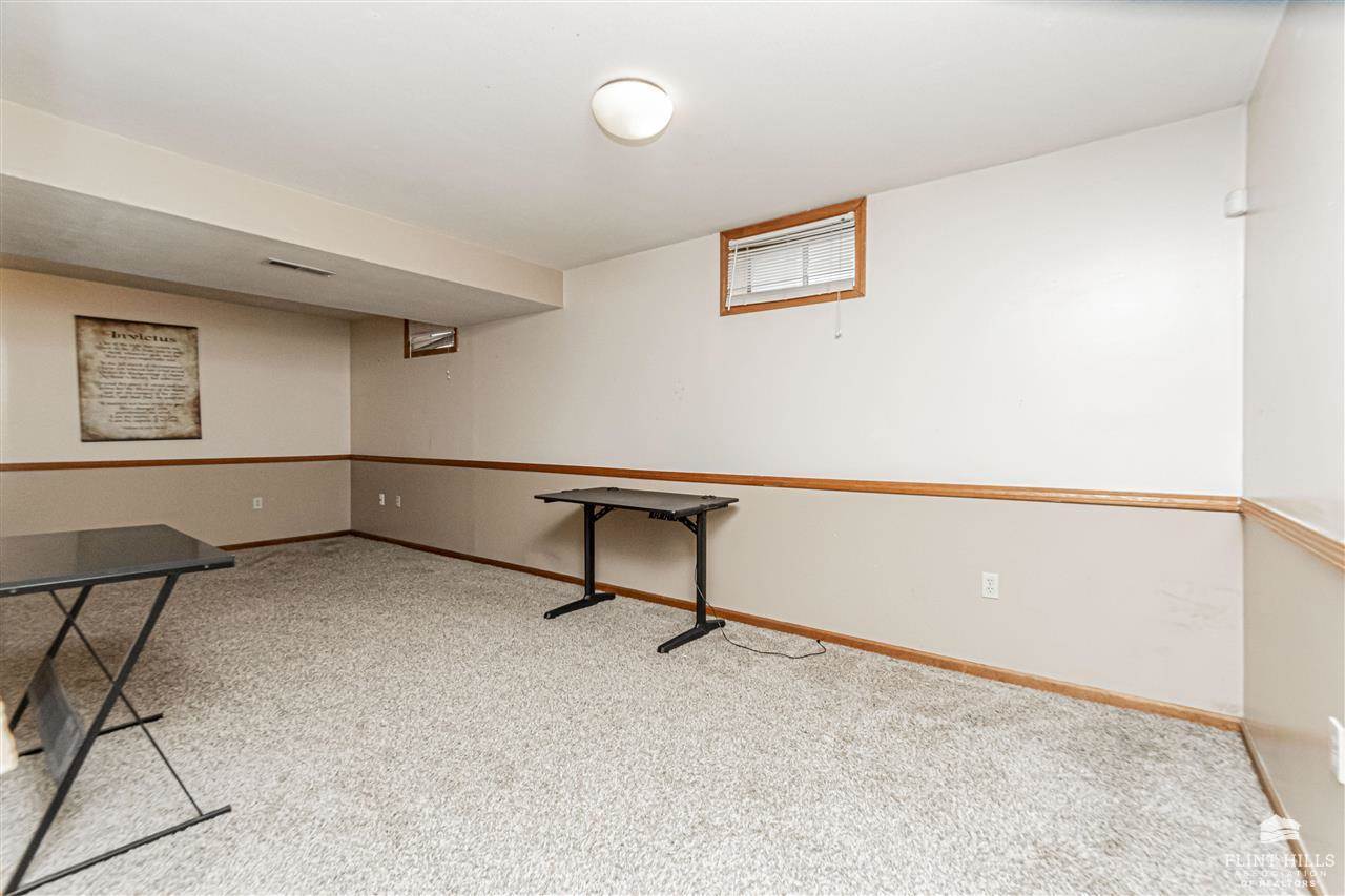 302 Arapahoe Court, Junction City, KS 66441