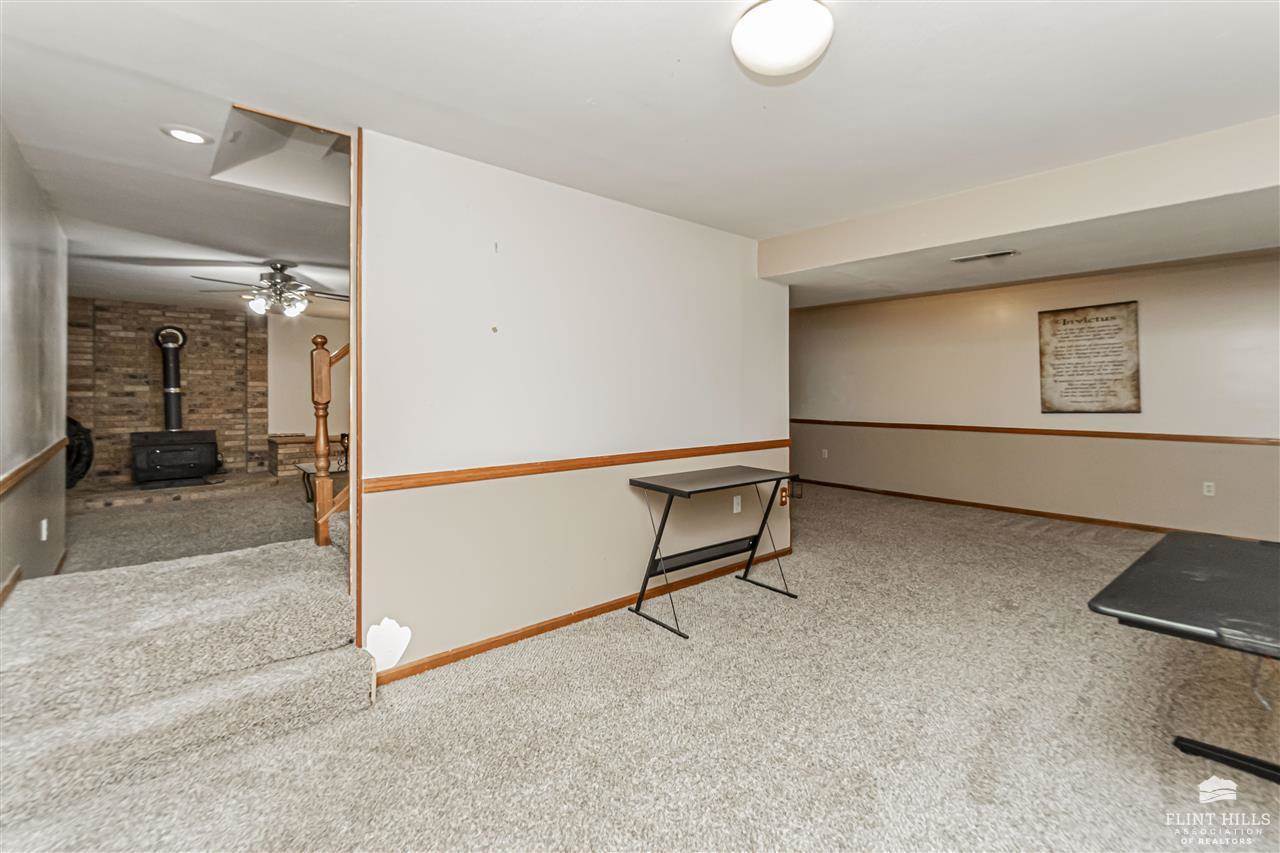 302 Arapahoe Court, Junction City, KS 66441