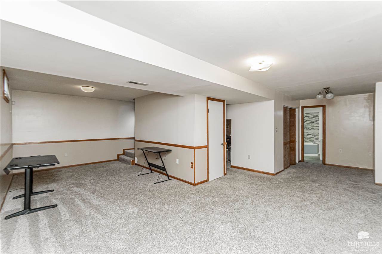 302 Arapahoe Court, Junction City, KS 66441