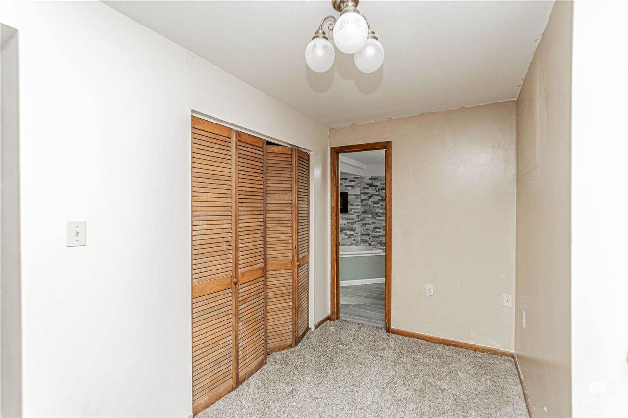 302 Arapahoe Court, Junction City, KS 66441