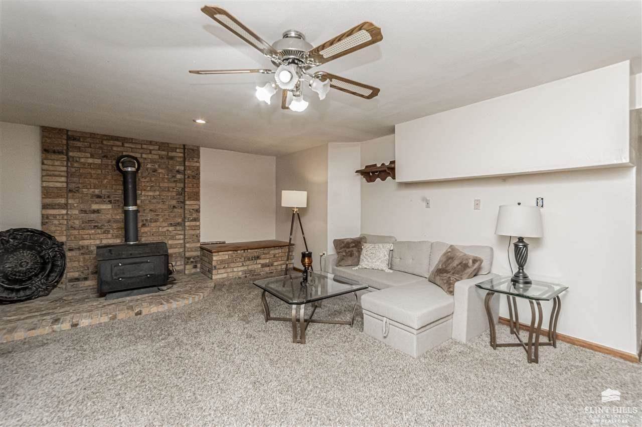 302 Arapahoe Court, Junction City, KS 66441