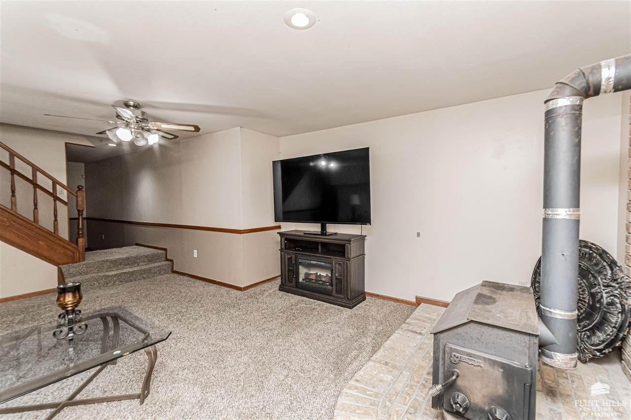 302 Arapahoe Court, Junction City, KS 66441