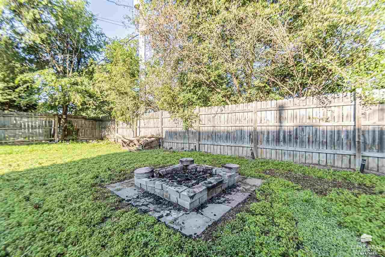 302 Arapahoe Court, Junction City, KS 66441