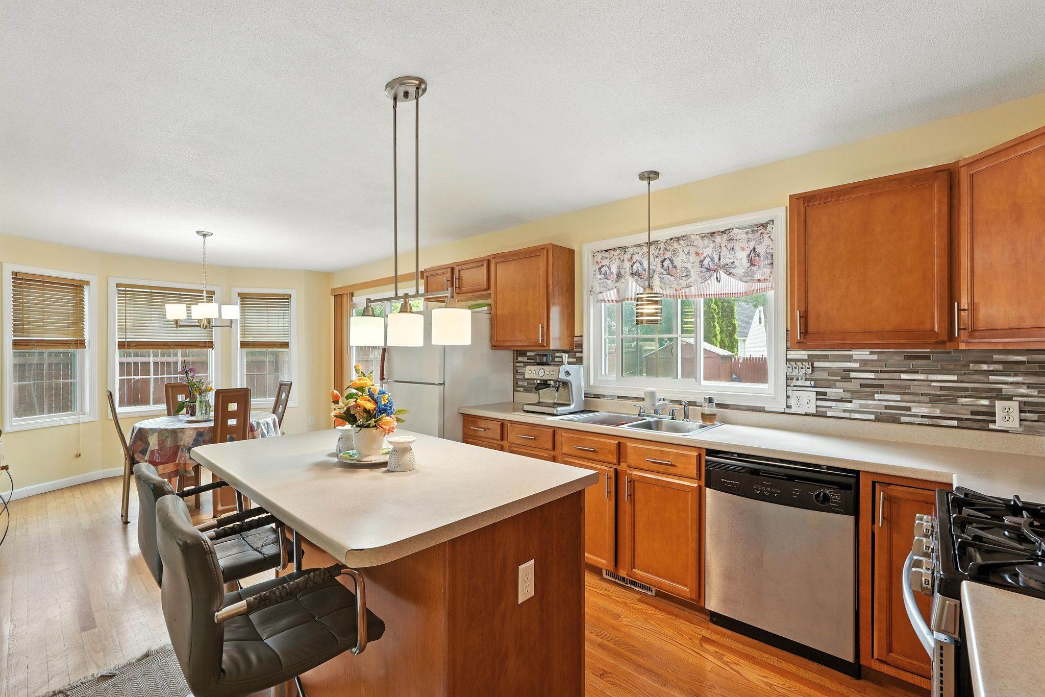 82 Lloyd Ave, Springfield, MA 01119