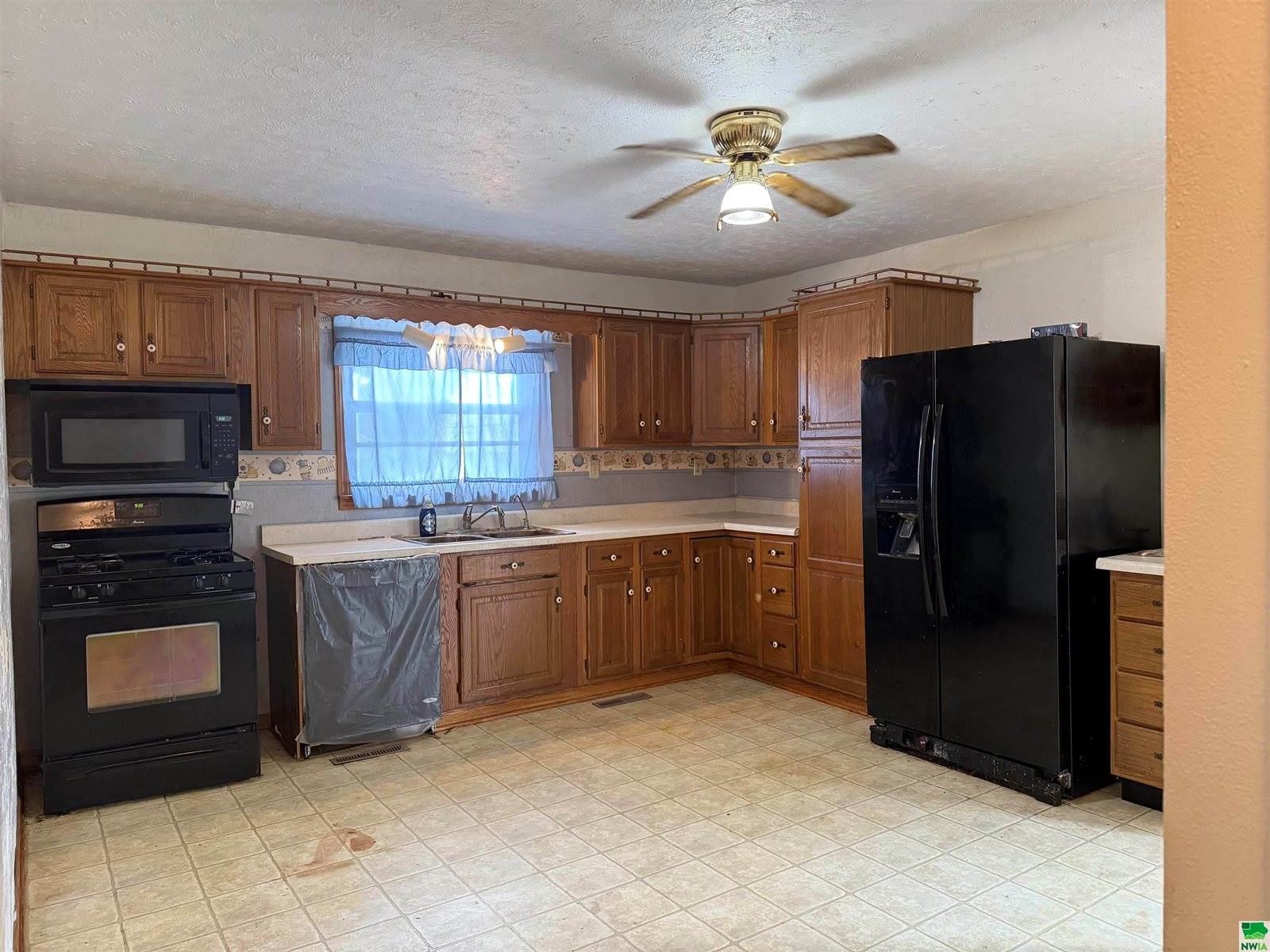 540 S 8th St, Akron, IA 51001