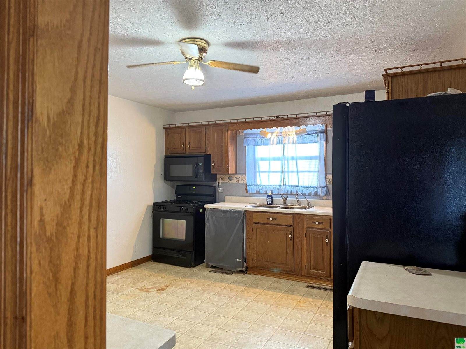 540 S 8th St, Akron, IA 51001