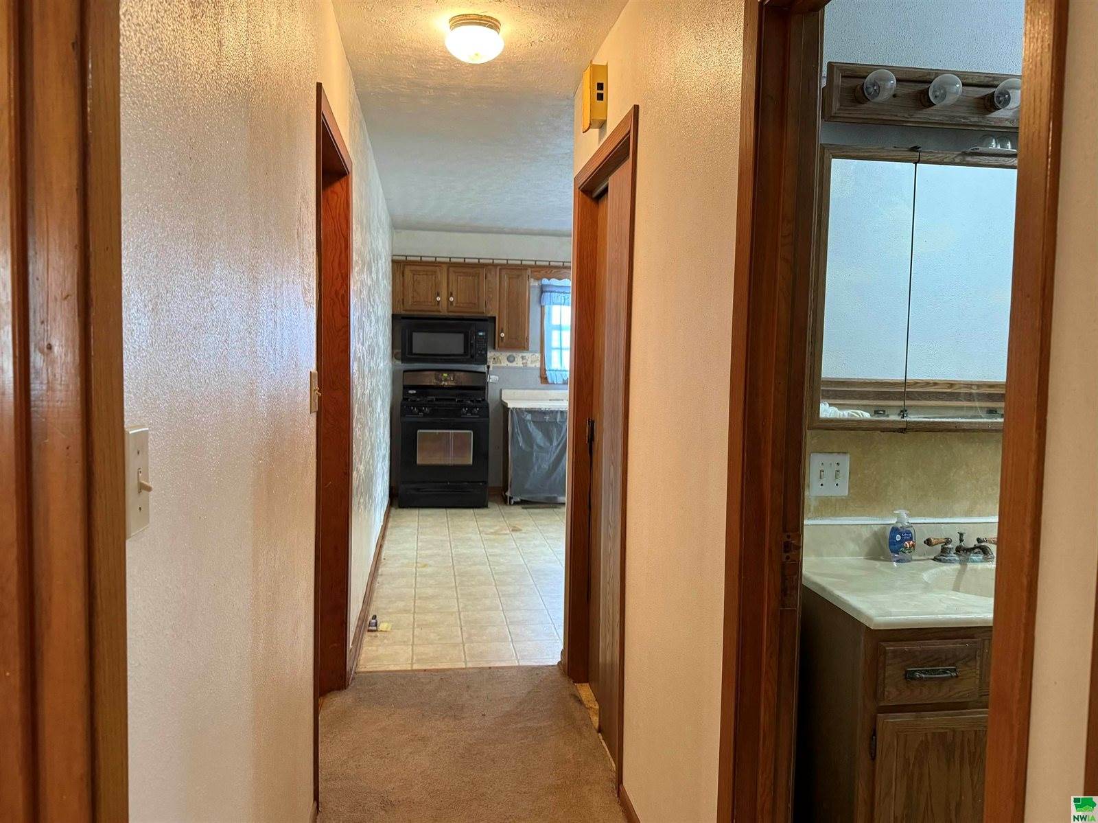 540 S 8th St, Akron, IA 51001