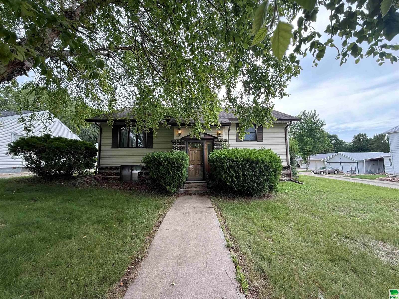 540 S 8th St, Akron, IA 51001