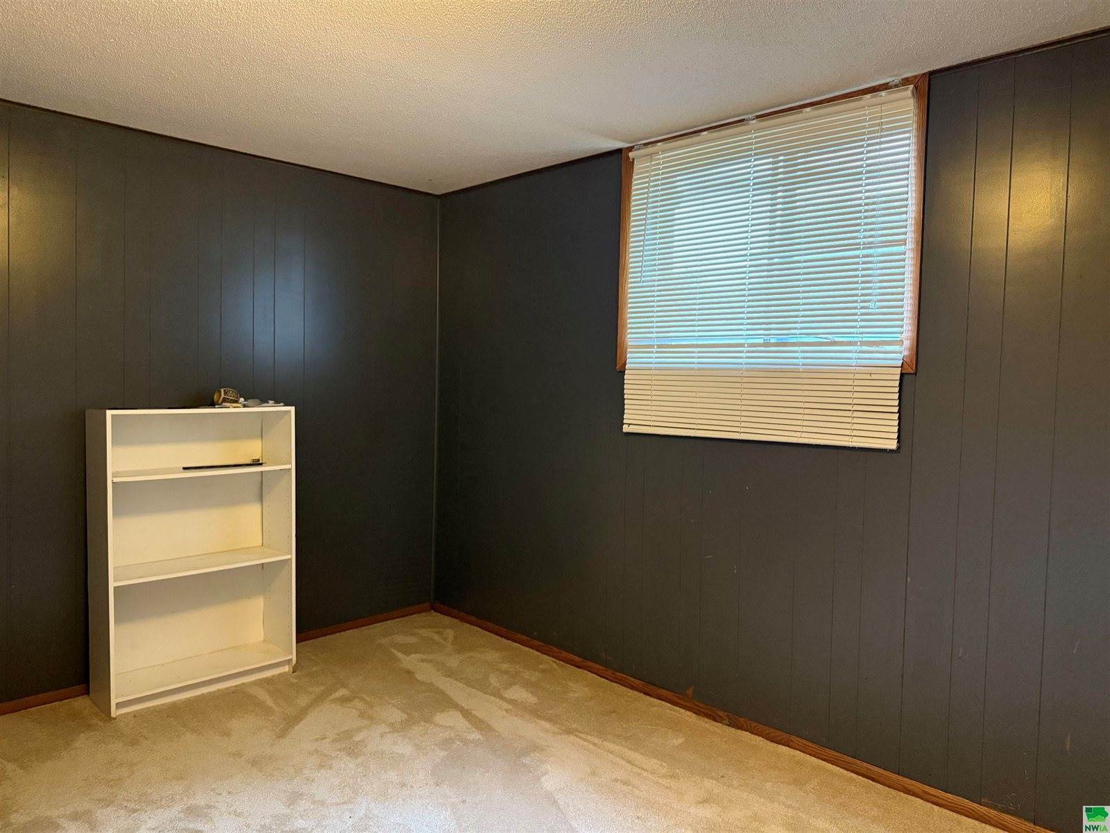 540 S 8th St, Akron, IA 51001