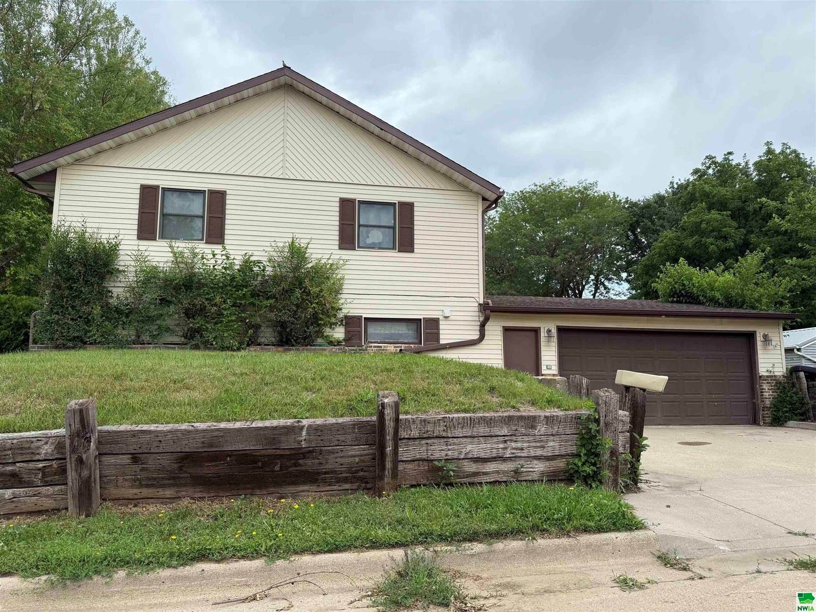 540 S 8th St, Akron, IA 51001