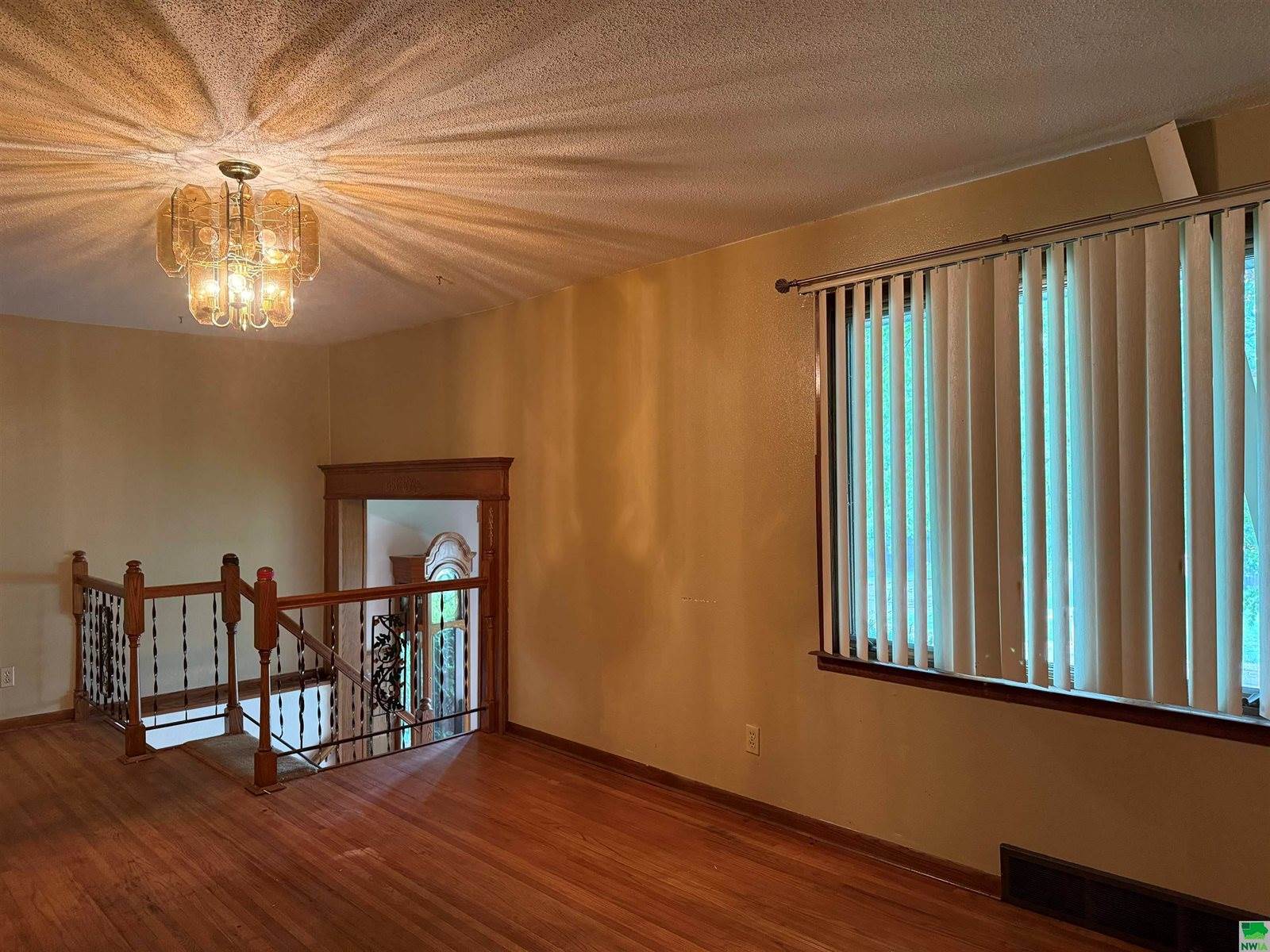 540 S 8th St, Akron, IA 51001