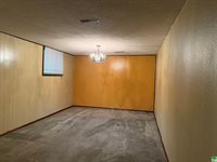 540 S 8th St, Akron, IA 51001